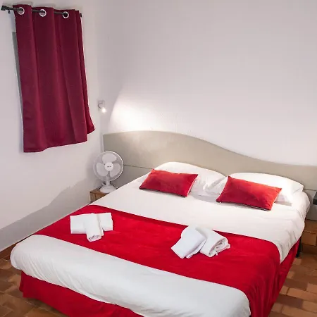 Marina Club Hotel 2*